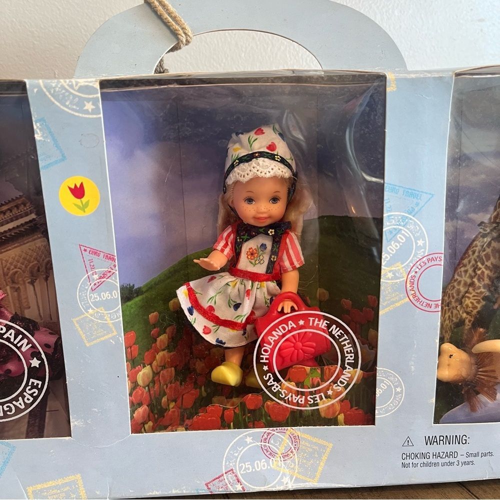 Mattel 2002 Friends of the World Kelly Doll Set Worn Box vintage - Picture 3 of 11